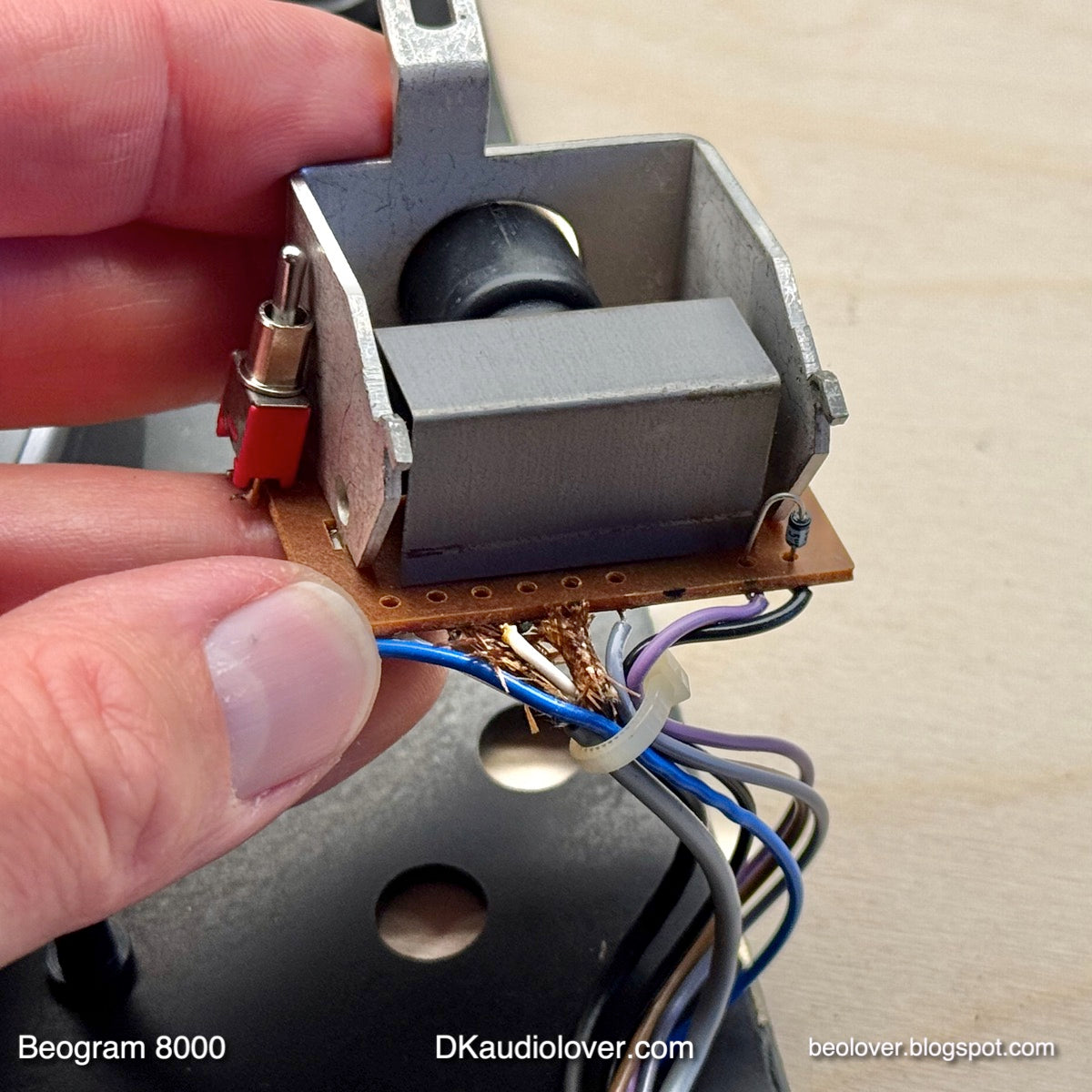Output Relay for Beogram 8000