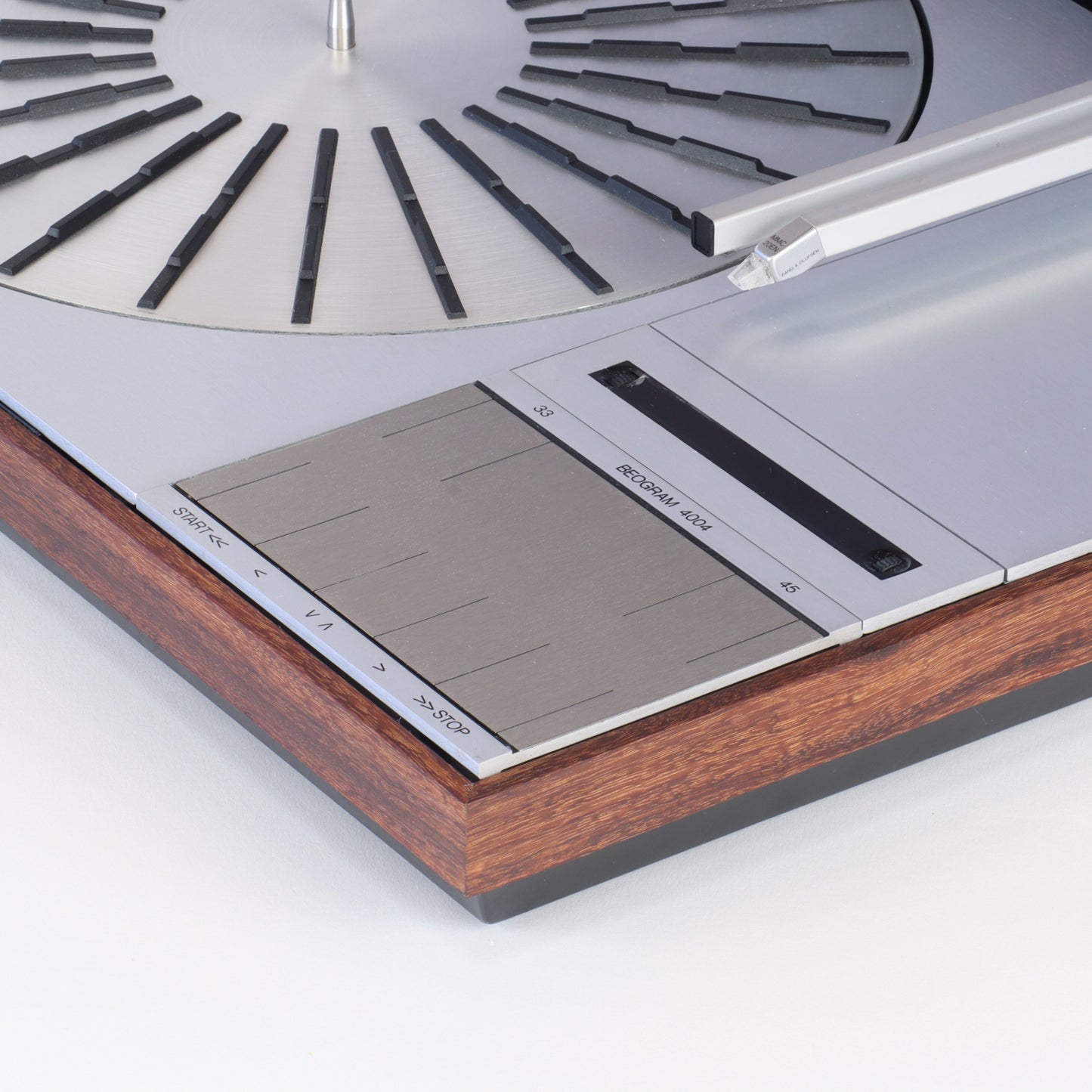 Beogram 4004 (Type 5526, Fully Restored, One Year Warranty)