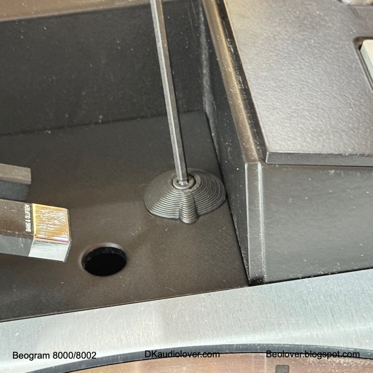 Knob for 'Black Plate Under Arms' for Beogram 8000 and 8002