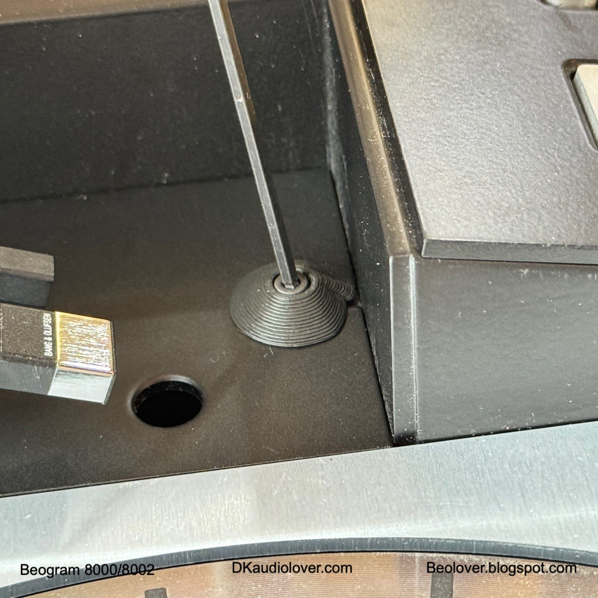 Knob for 'Black Plate Under Arms' for Beogram 8000 and 8002